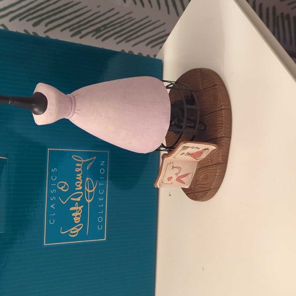Walt Disney Classics Collection Cinderella Pink Dress Mannequin - Picture 2 of 5